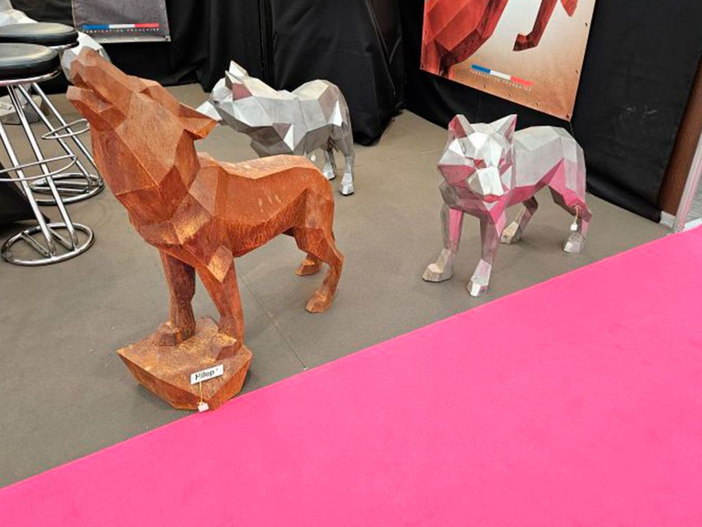 Sculptures of the wolves, made in collaboration with Hilep2, France