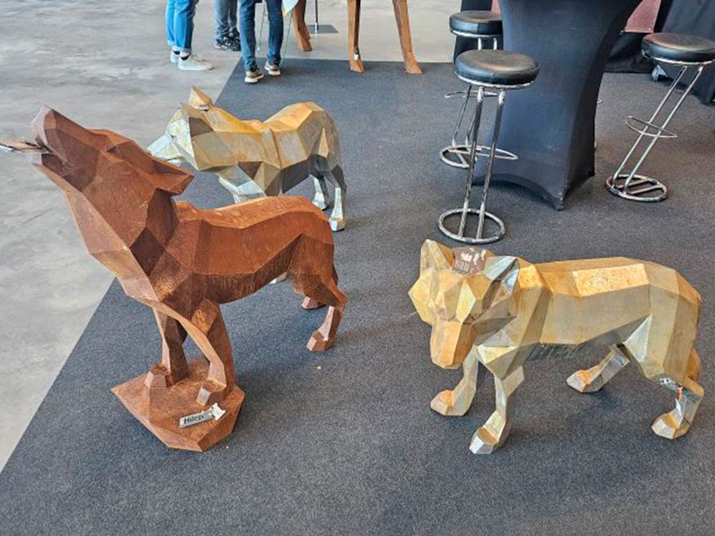 Sculptures of the wolves, made in collaboration with Hilep2, France