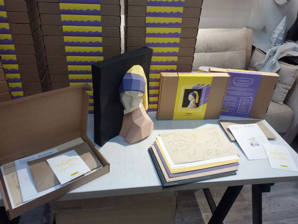 Creation and production of kits for gluing the girl portrait as gifts for employees of a financial organization for the New Year